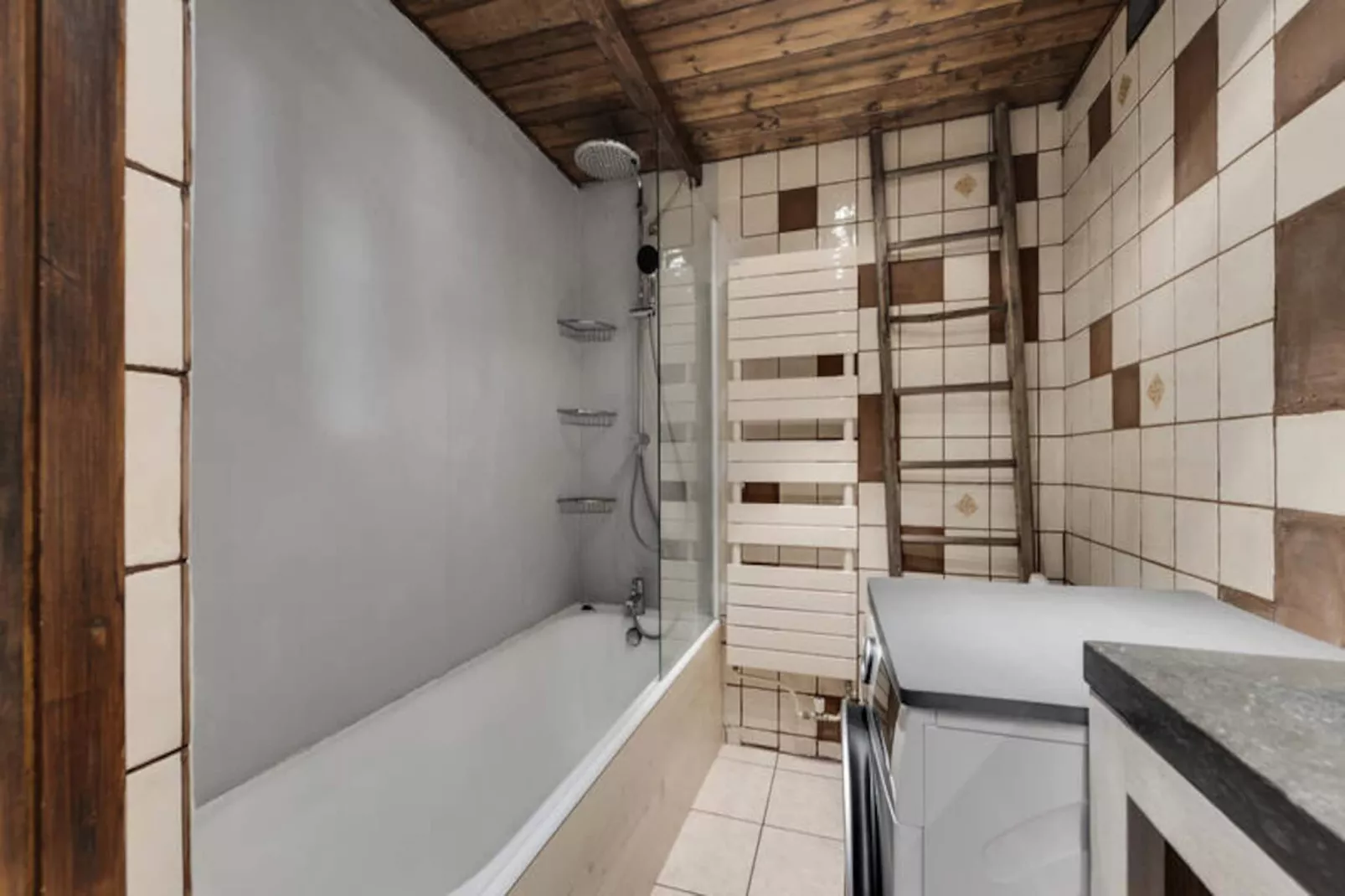 Résidence Combe Folle-Niet-getagd