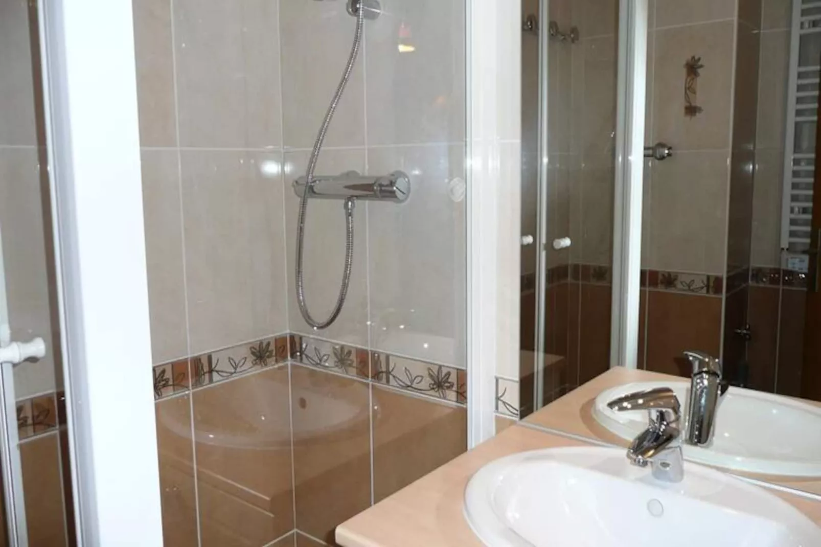 Résidence Lezette Bat Ii-Niet-getagd