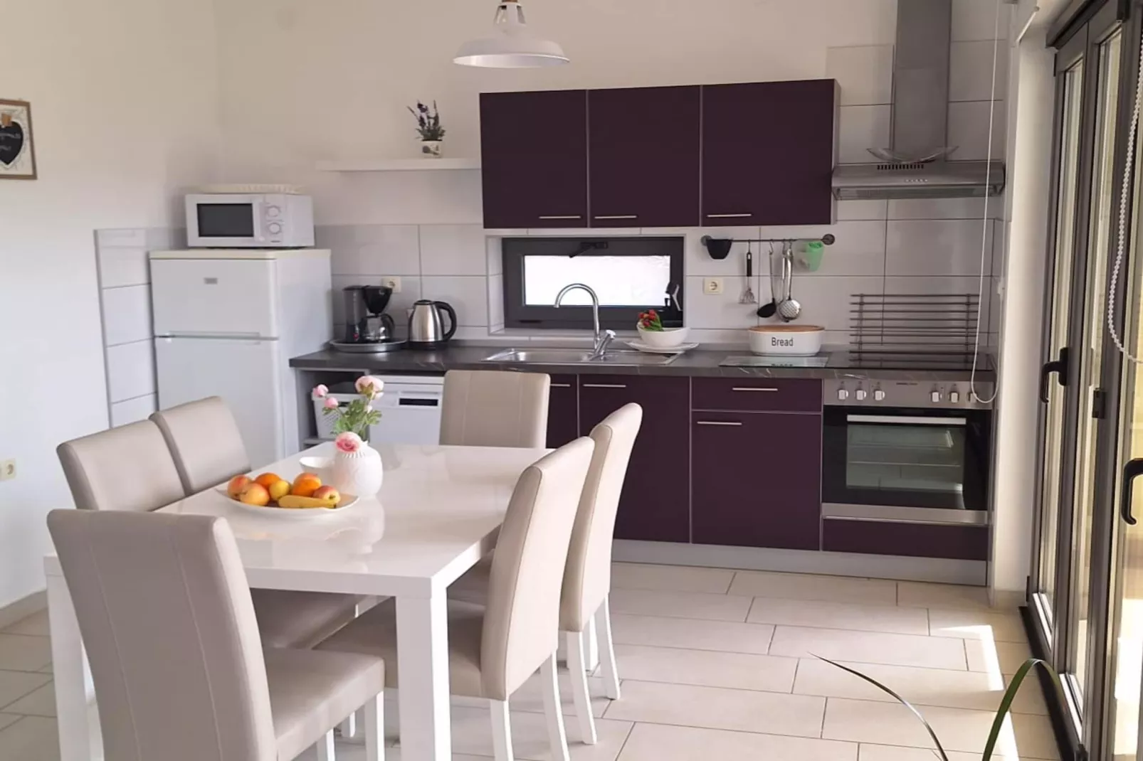 Apartment Cvita & Roza - Two Bedroom Apartment with Balcony and Sea View (Roza) (A1)-Keuken