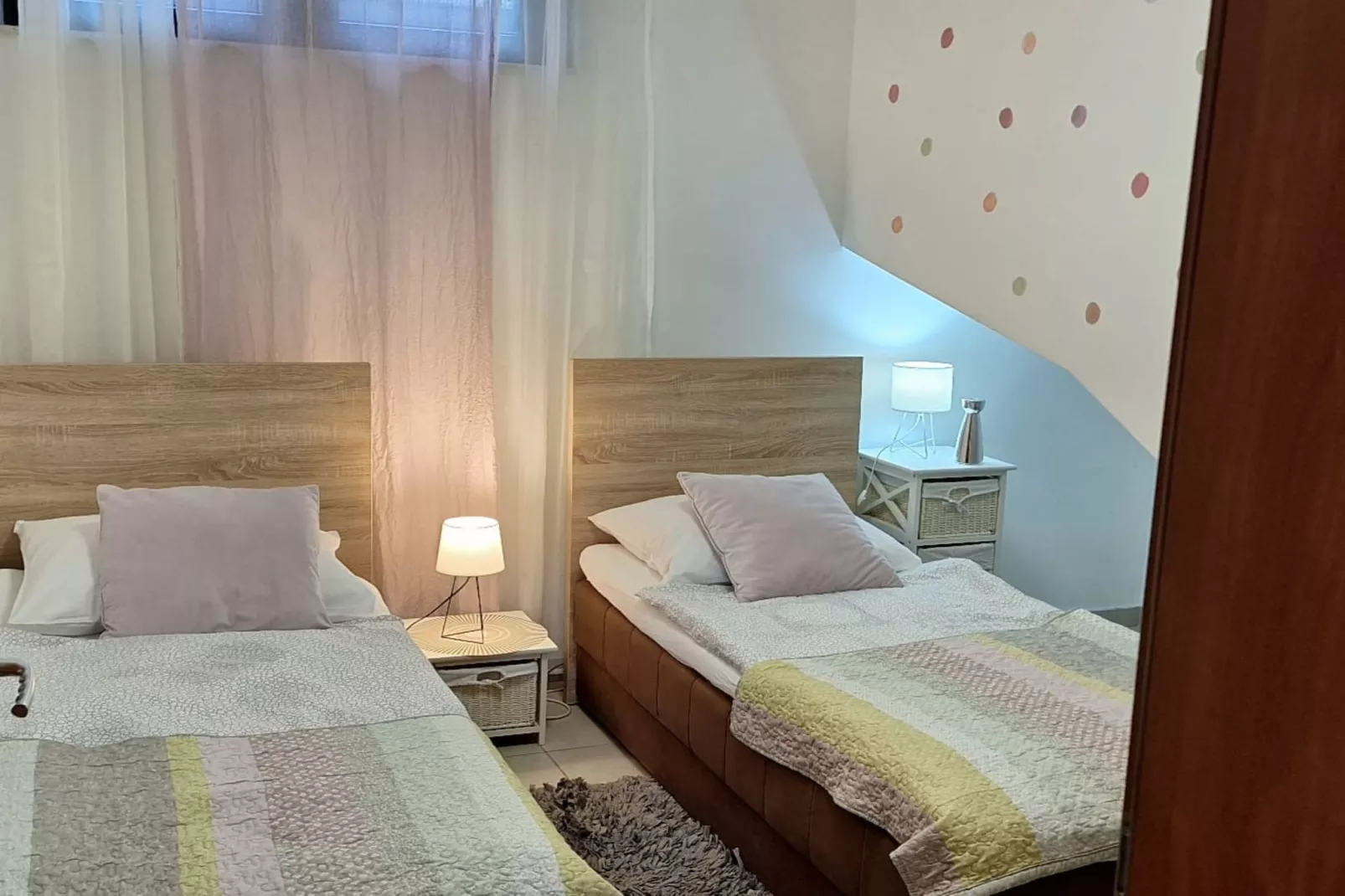 Apartment Cvita & Roza - Two Bedroom apartment with Terrace (Cvita) (A2)-Slaapkamer