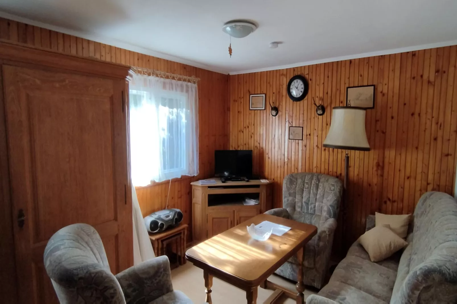 Ferienhaus Donauknie-Woonkamer