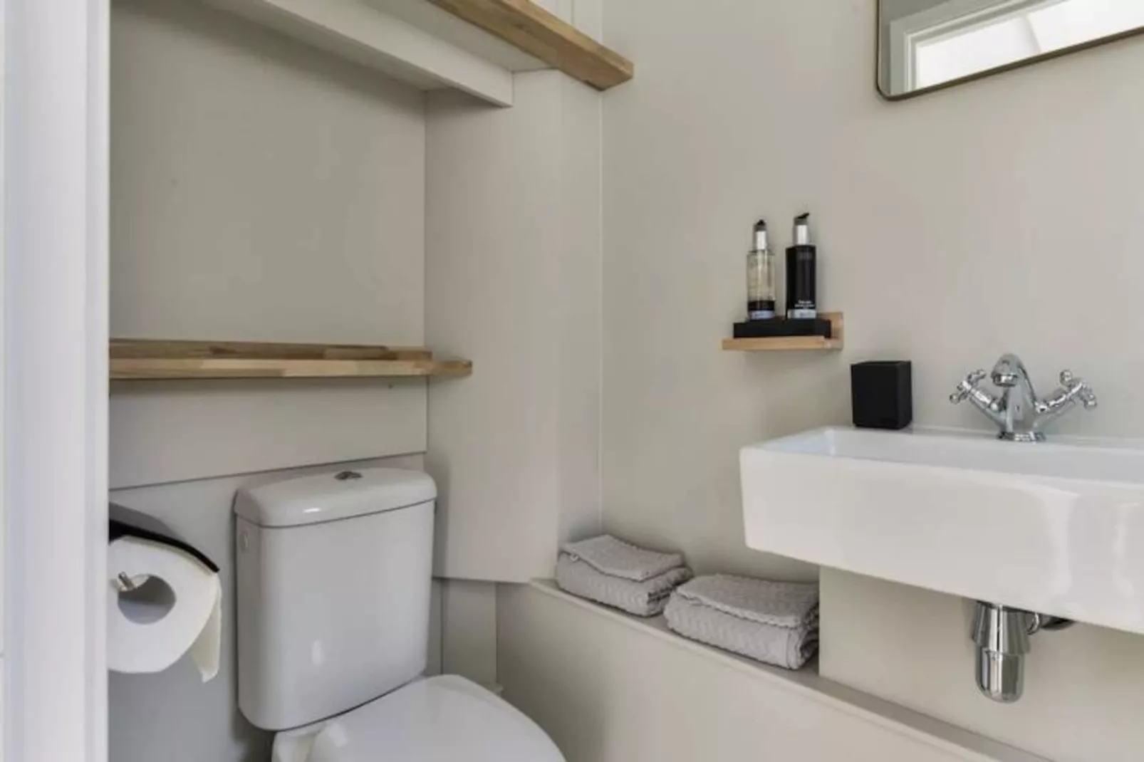 Villa Loft Apartment With Light Garden Room-Niet-getagd