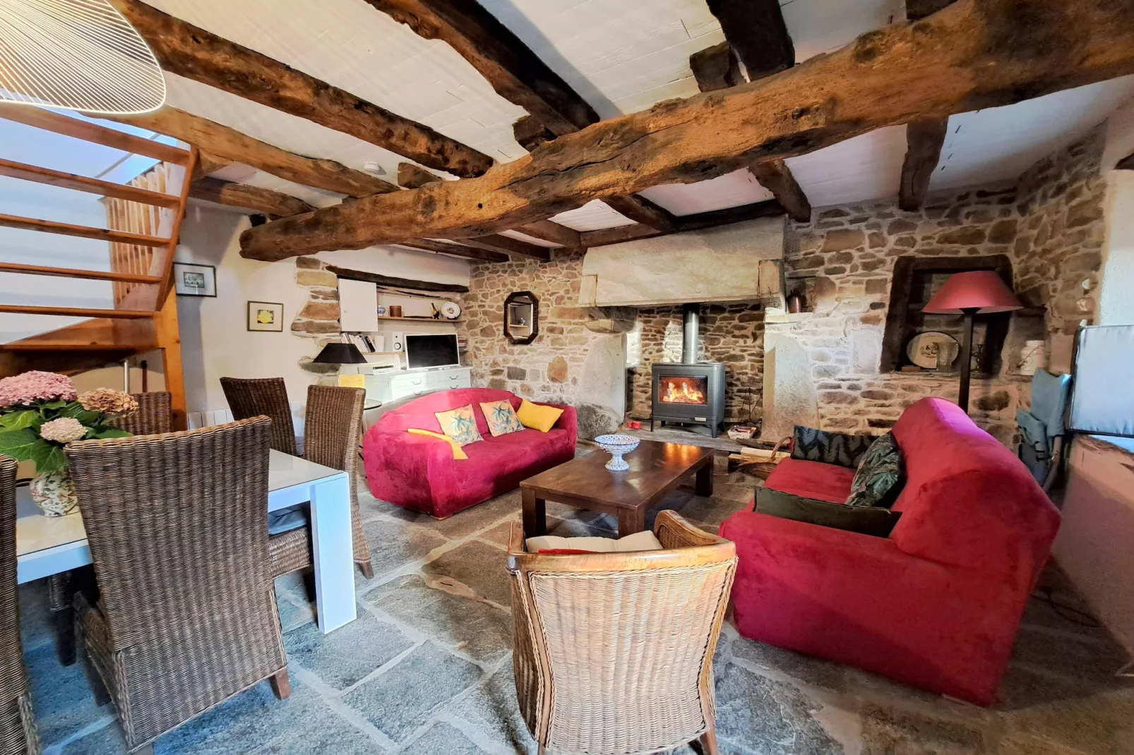 Granitsteinhaus in Guimaëc-Woonkamer