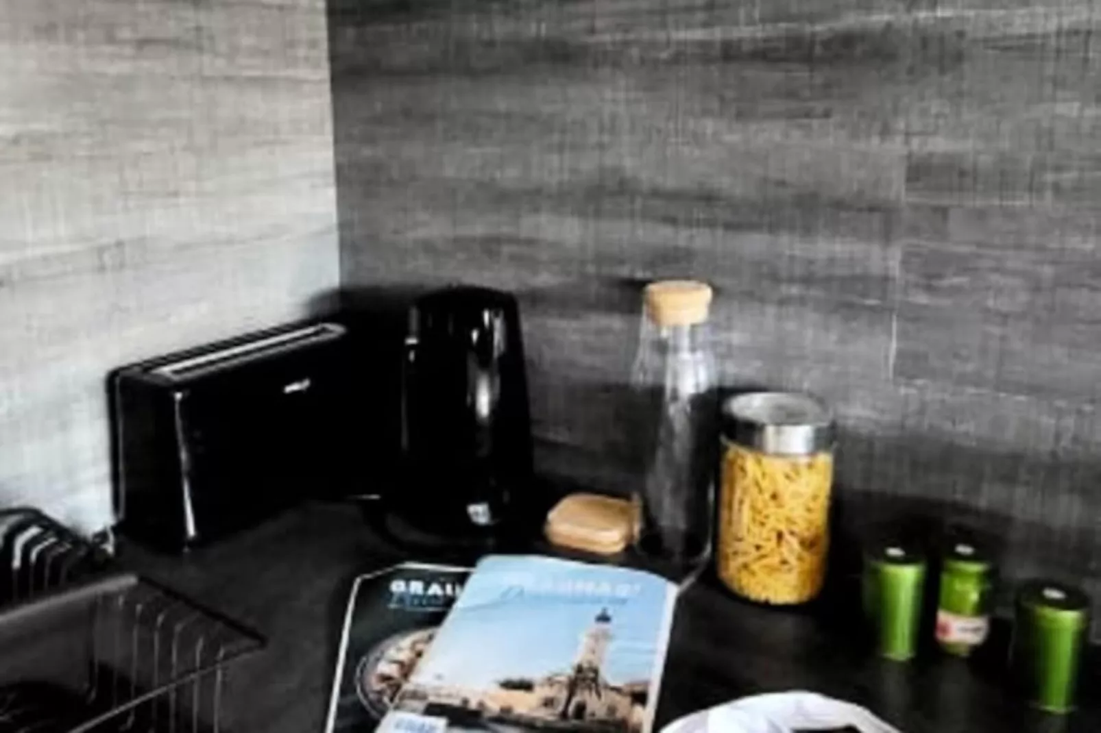 Résidence La Croisi&egrave;re : Vue Sur Les Bateaux, Balcon, R&eacute;nov&eacute;, Climatis&eacute;, Parking, .-Niet-getagd