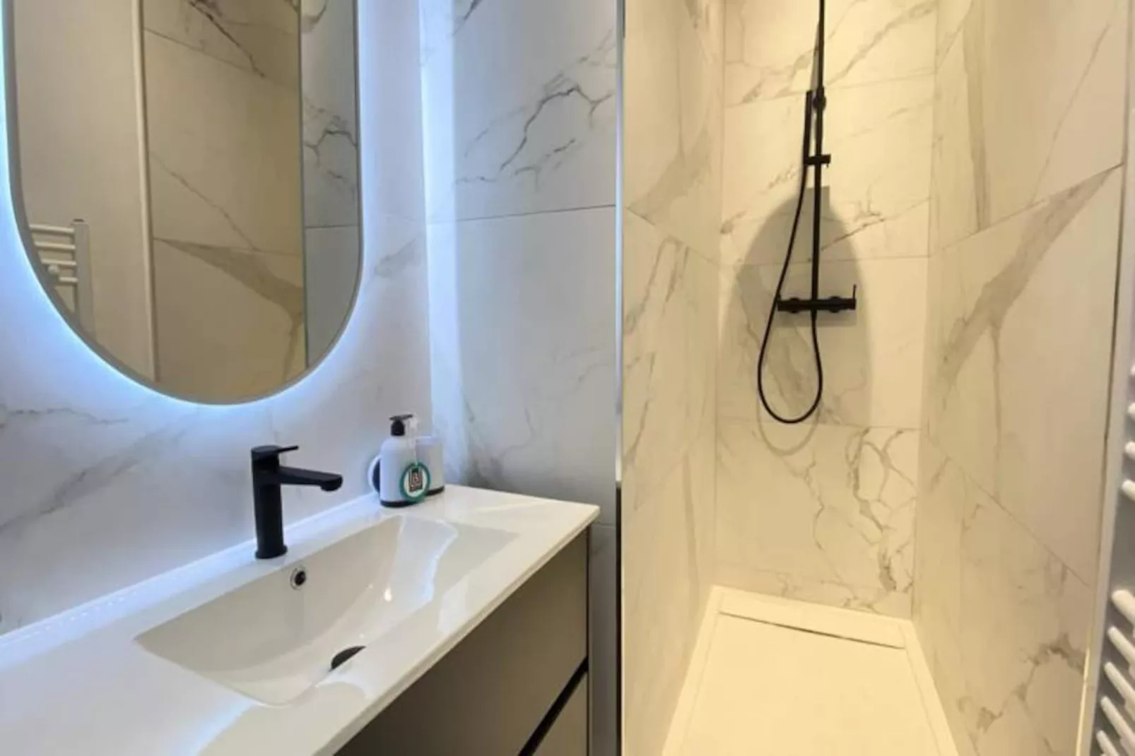 Duplex Prestigieux Au C&oelig;ur Du Triangle D&rsquo;or-Niet-getagd