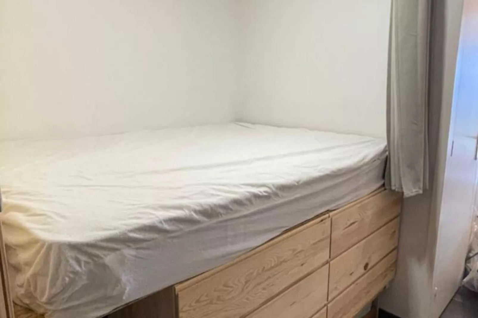 Résidence Roche Mantel-Niet-getagd