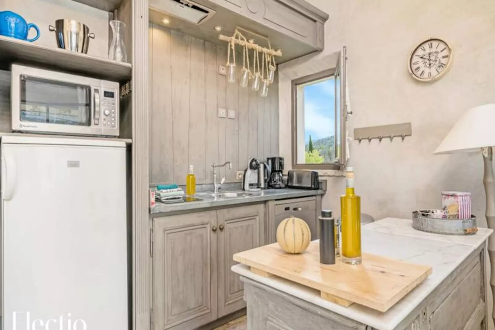 Loggia 7 Cypr&egrave;s | R&eacute;sidence Les Petitons-Niet-getagd