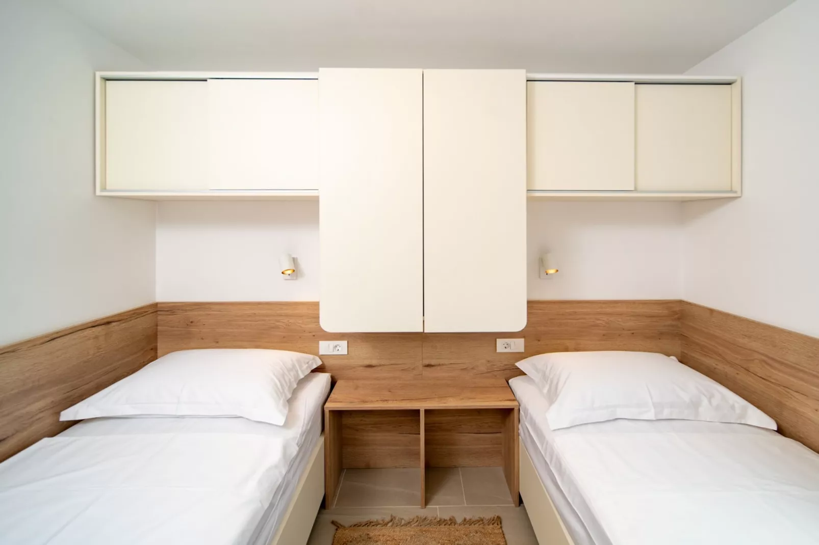 Apartments Arti Homes Rab Banjol - Two Bedroom Apartment With Terrace (Arti 3)-Slaapkamer