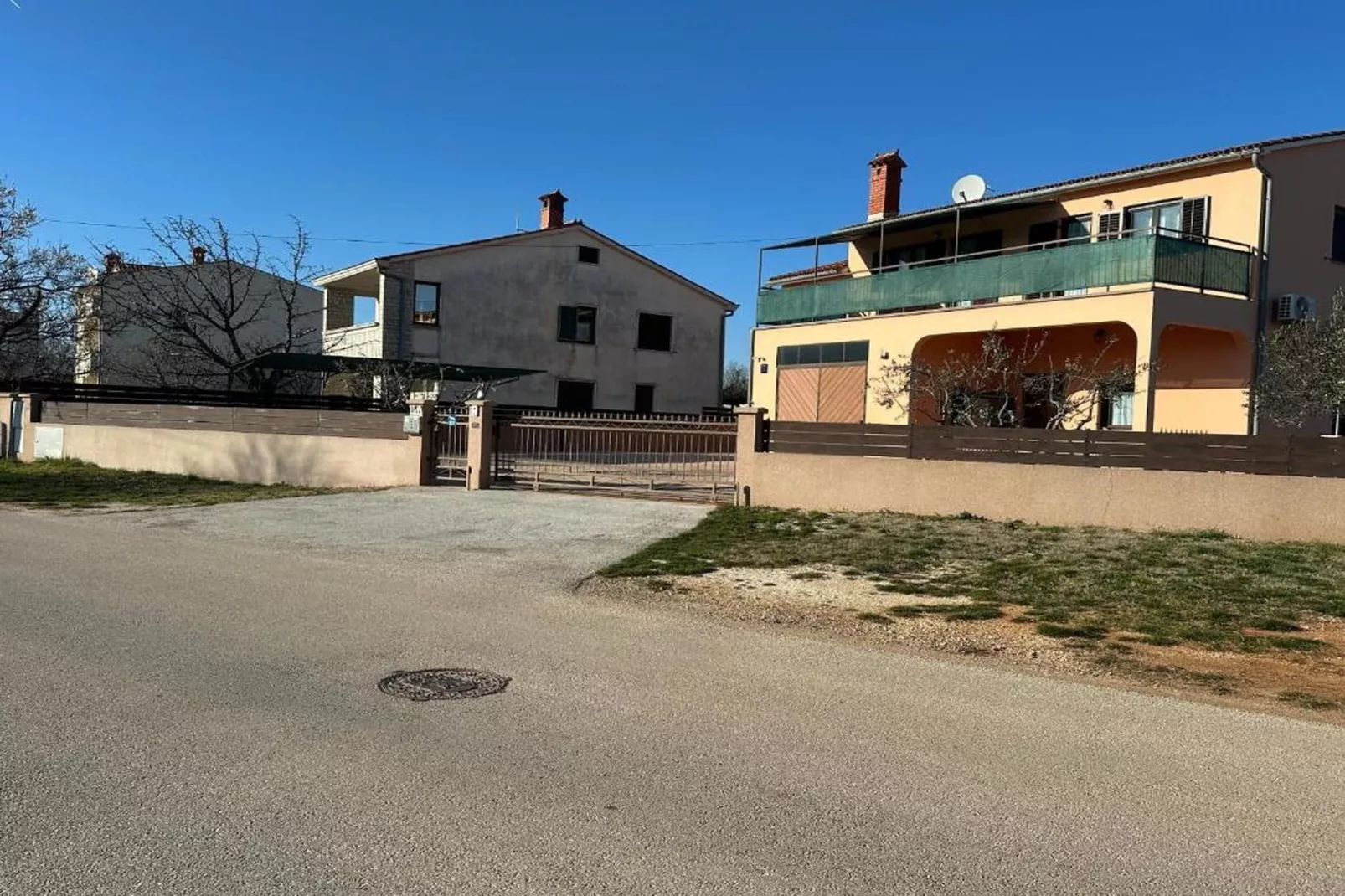 Villa Rosa Apartman-Buitenkant zomer