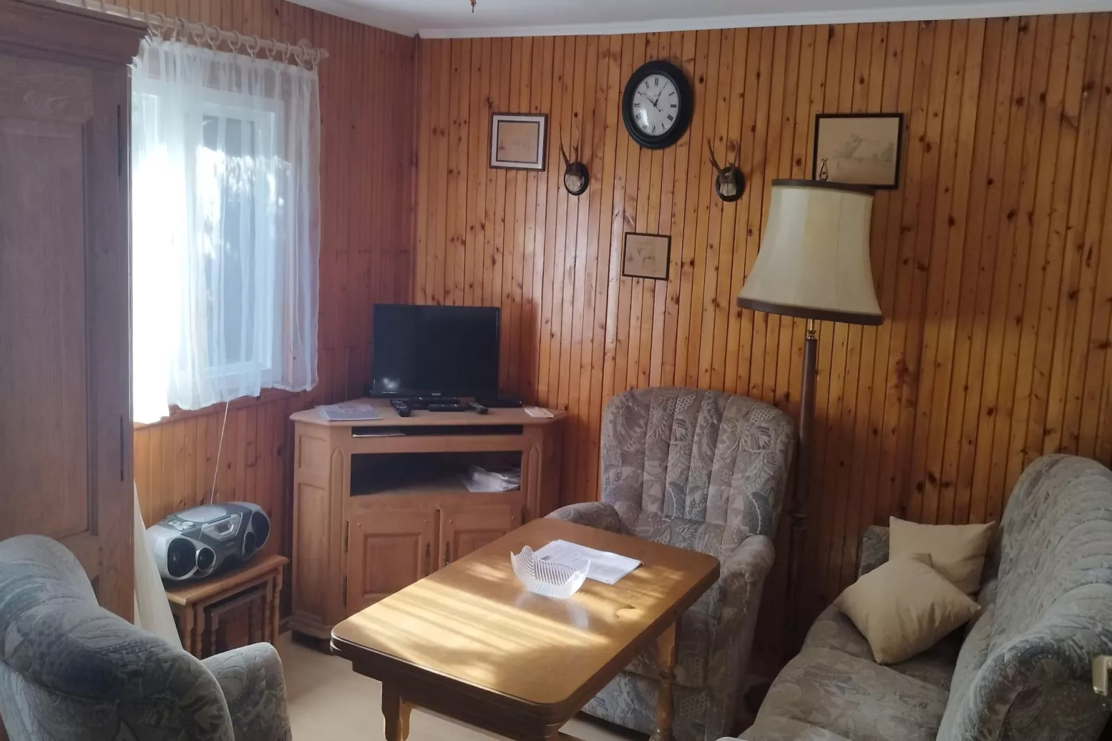 Ferienhaus Donauknie-Woonkamer