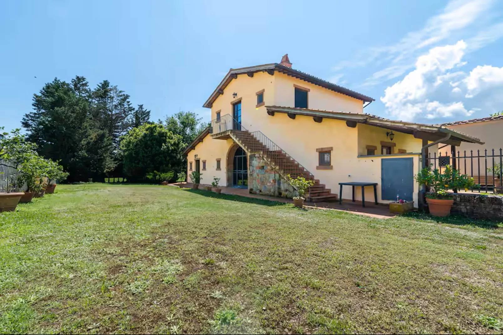 Fattoria-Buitenkant zomer