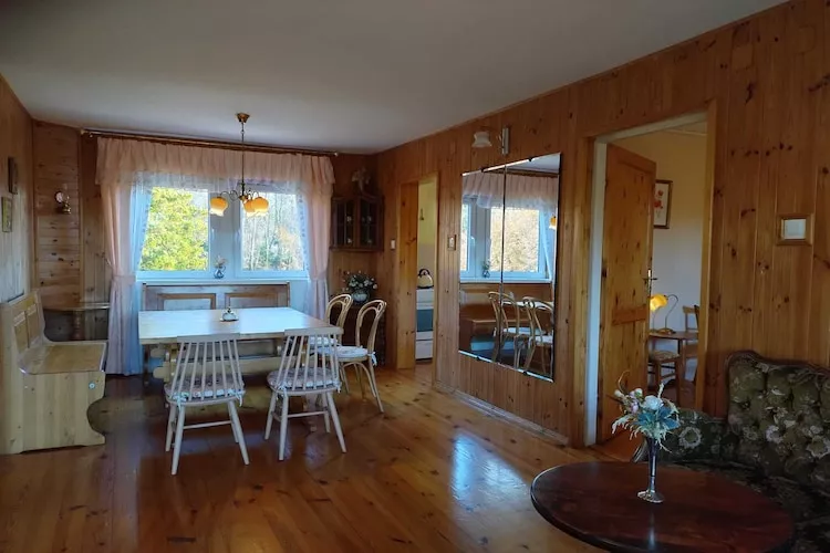 Dom wakacyjny w Szymbarku dla max 8 osób-Eetkamer