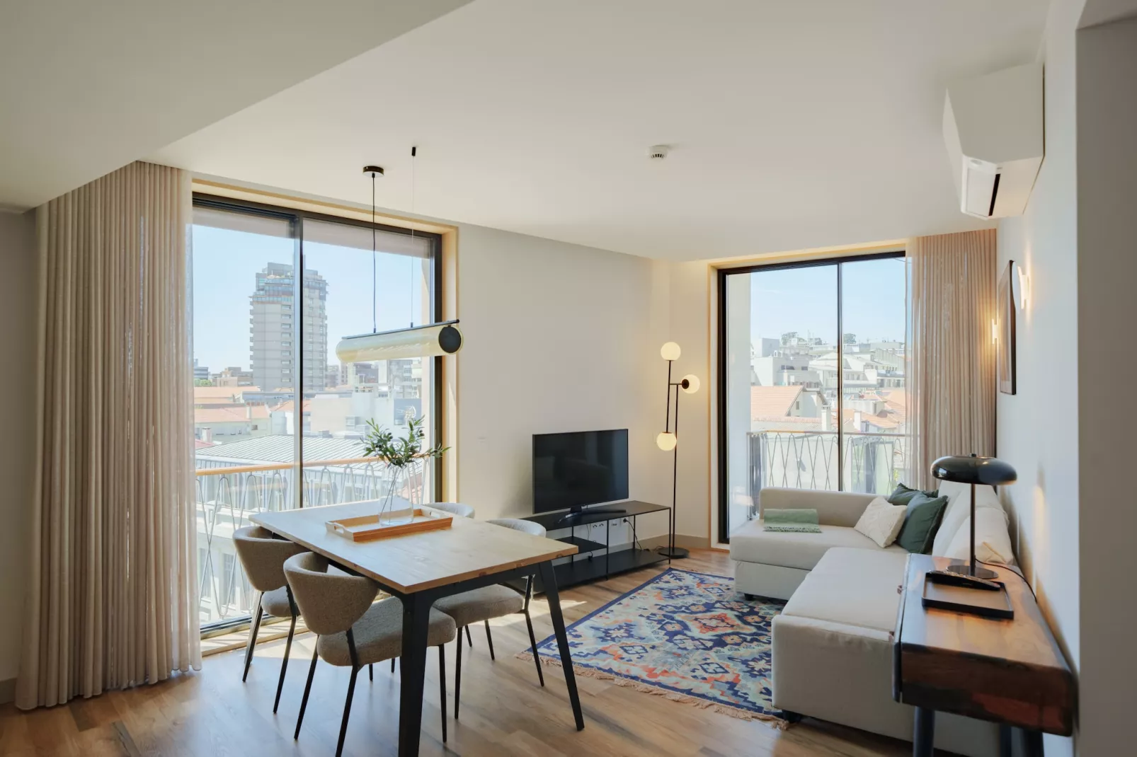 Feel Porto Firmeza Coworking & Flat 2.3-Eetkamer