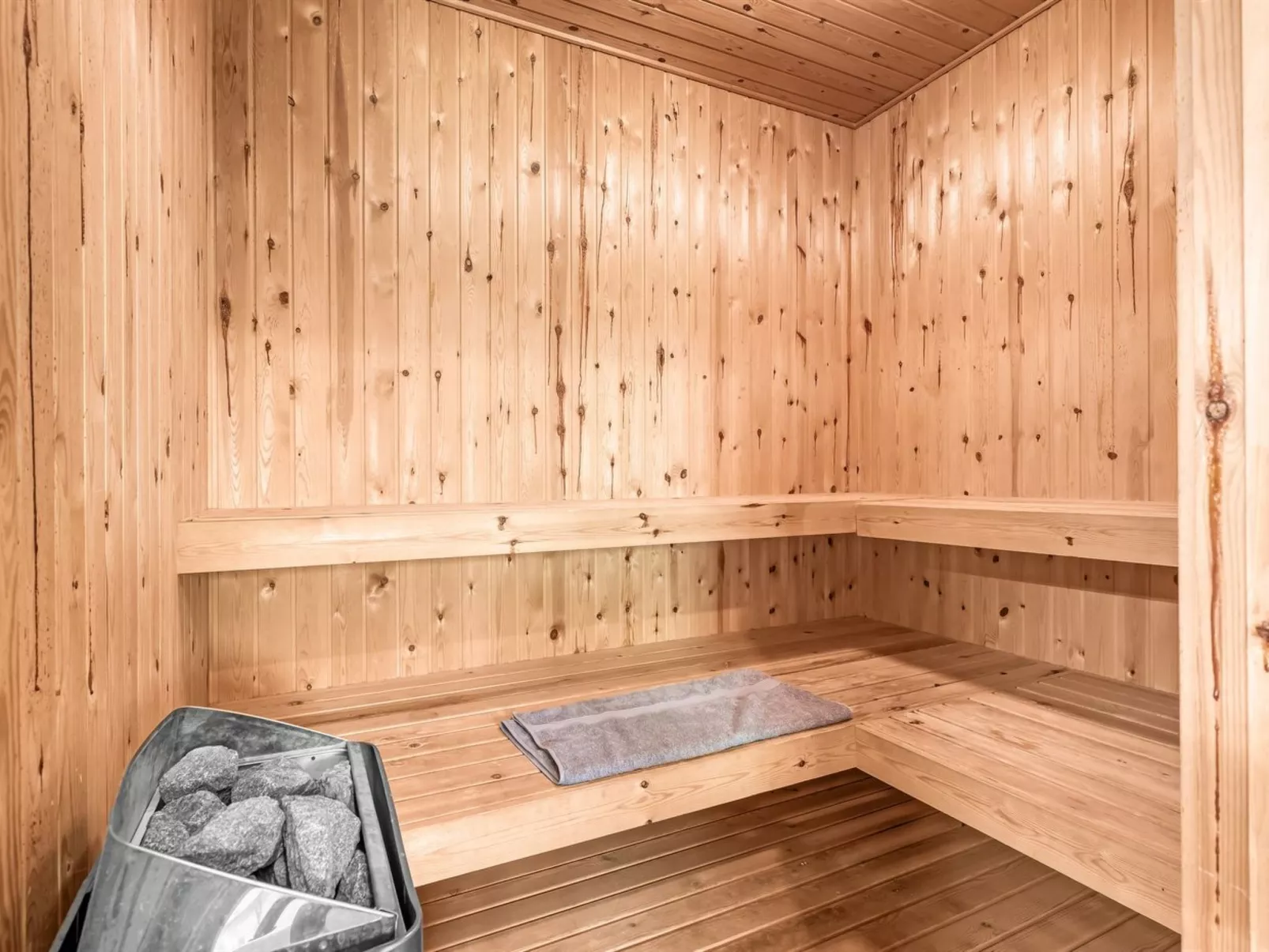 "Akule" - 10km from the sea-Binnen