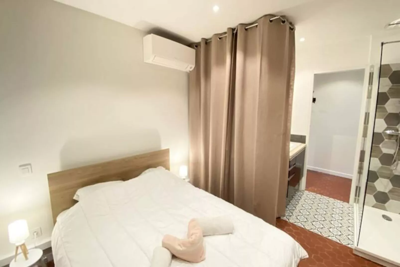 06cf : Bel Appartement Rénové Vieil Antibes-Niet-getagd