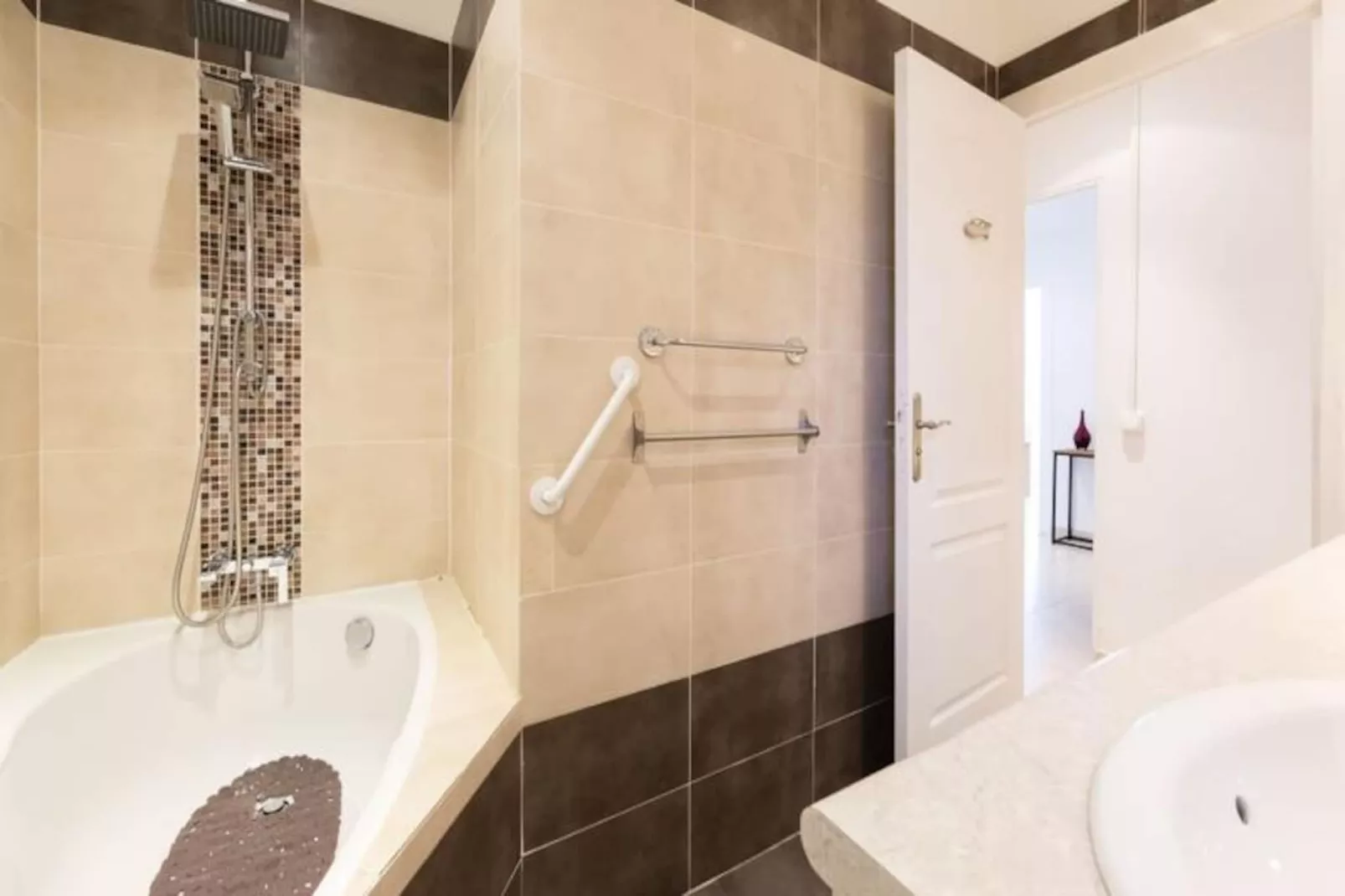 Résidence Robert Soleau Centre D'antibes, 3 Pièces Rénové Terrasse, Climatisation-Niet-getagd