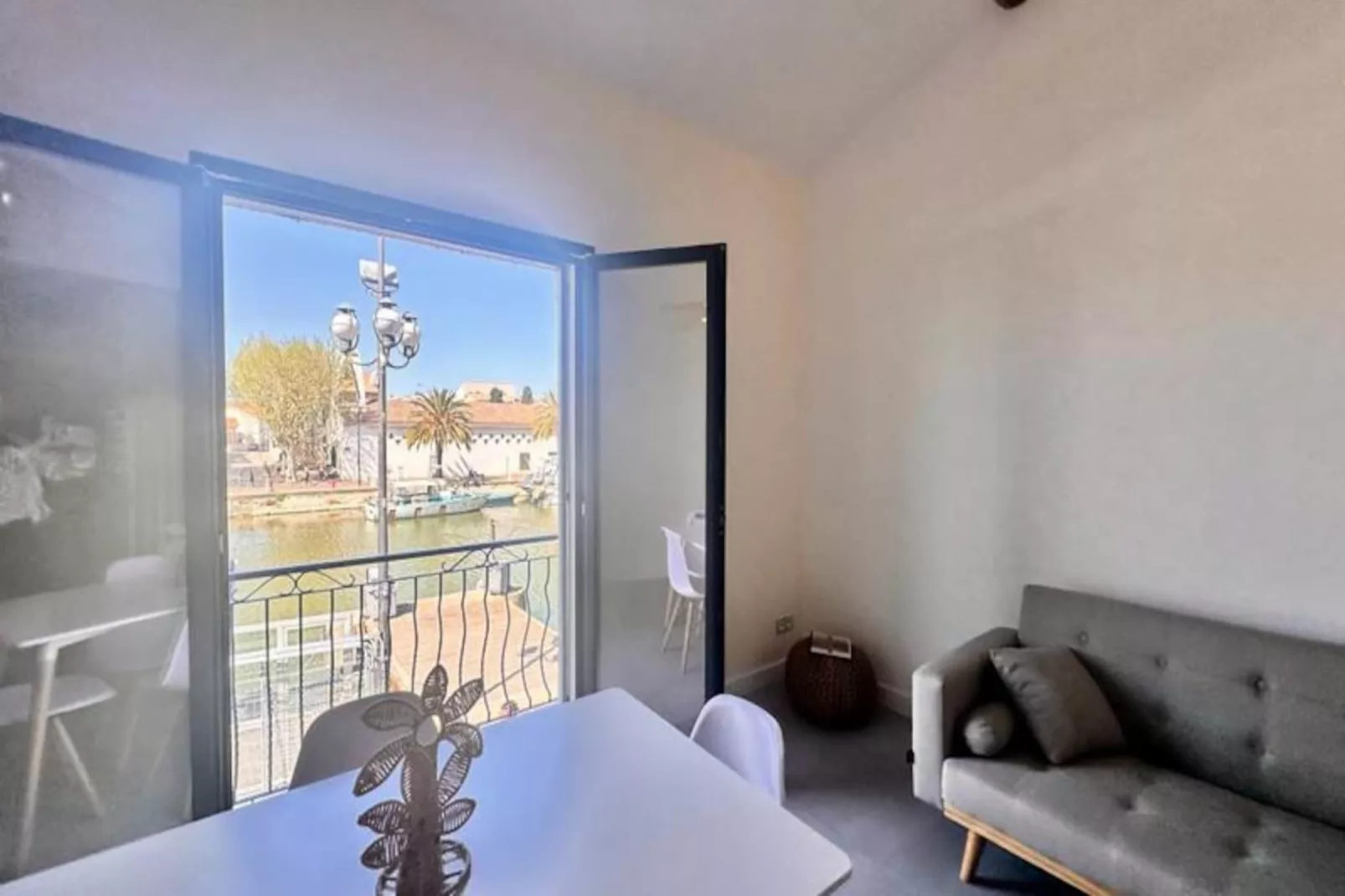 Résidence Les Palmiers -  Appartement Une Chambre Vue Canal-Niet-getagd