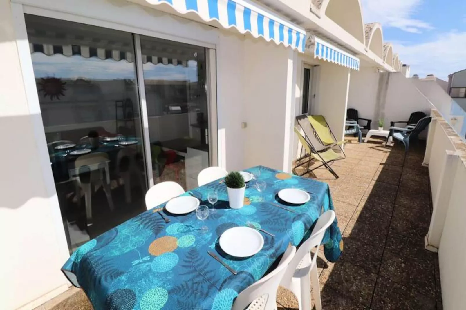 Résidence  Floralies 2-Niet-getagd