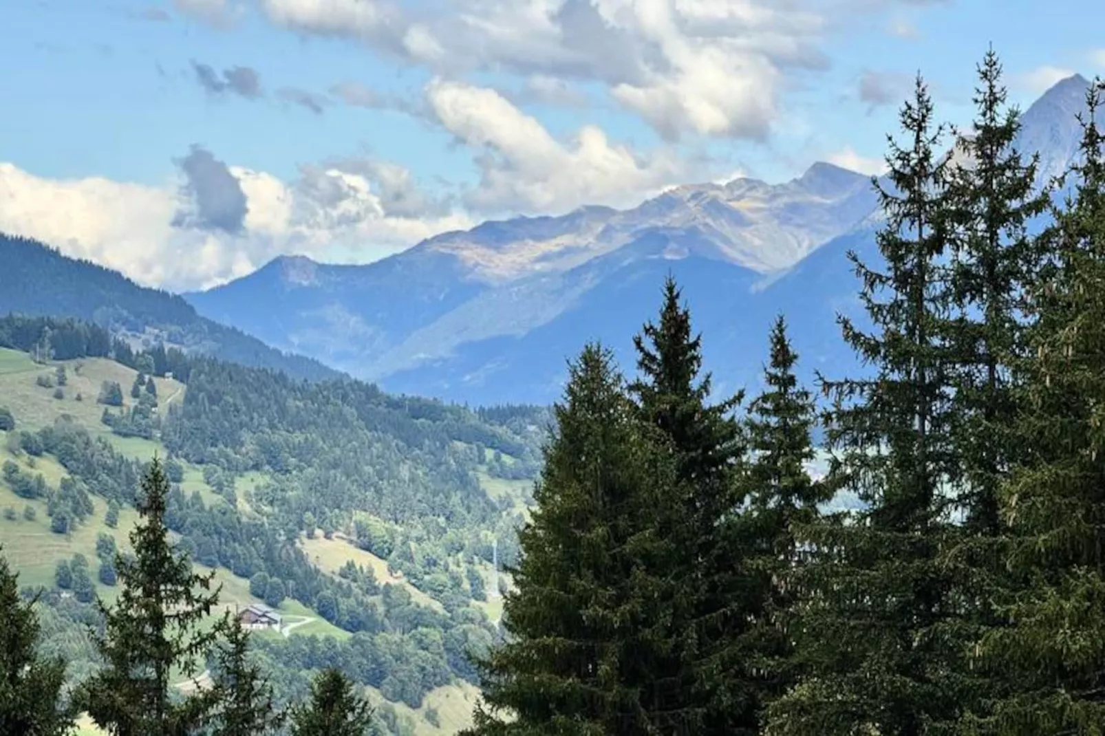 Résidence Lauziere Dessus-Niet-getagd