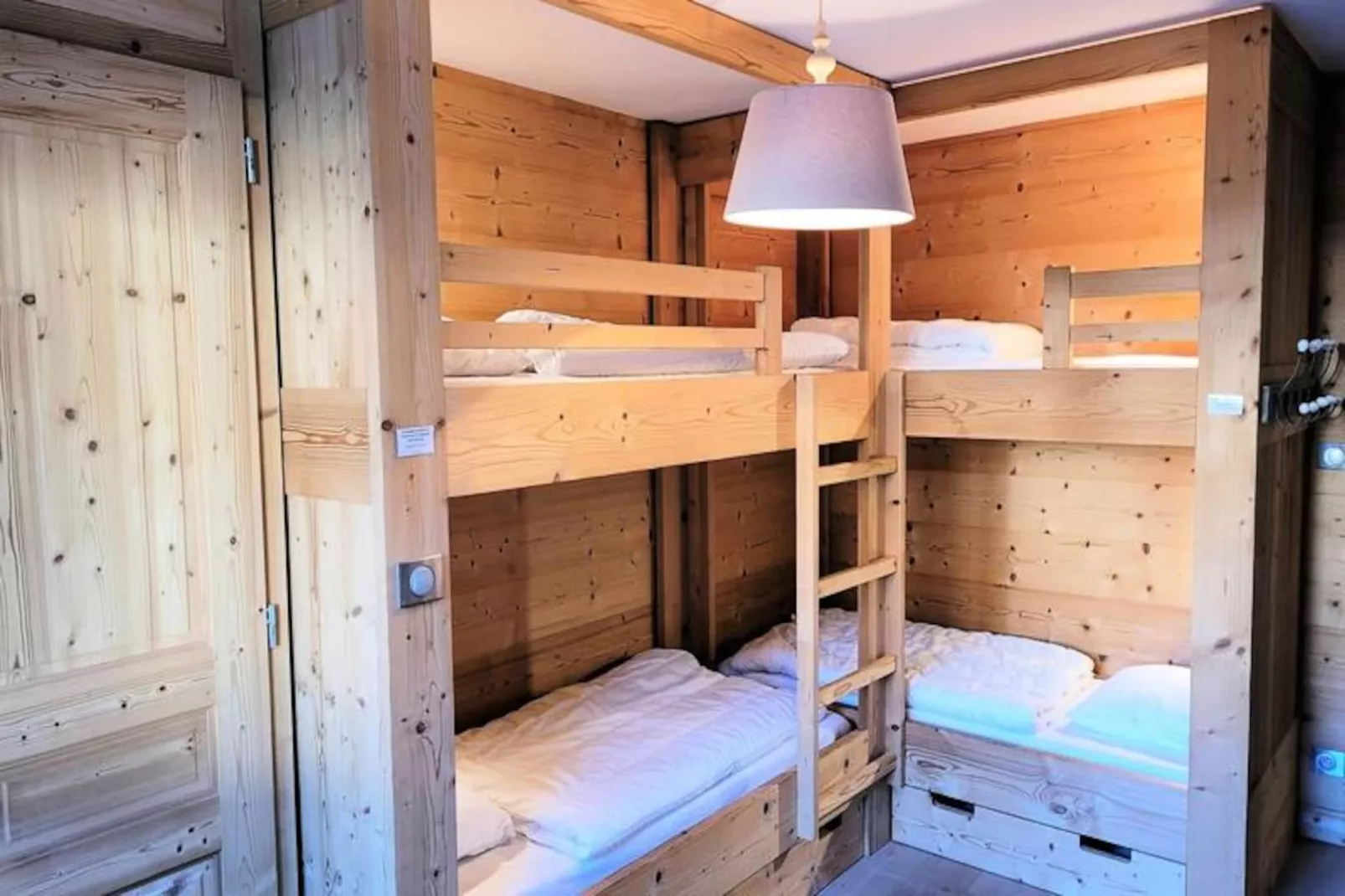 Résidence Mont Chery-Niet-getagd