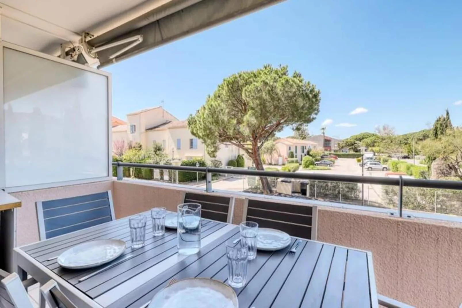 Résidence T2 Au Lavandou - R&eacute;sidence Avec Piscine-Niet-getagd