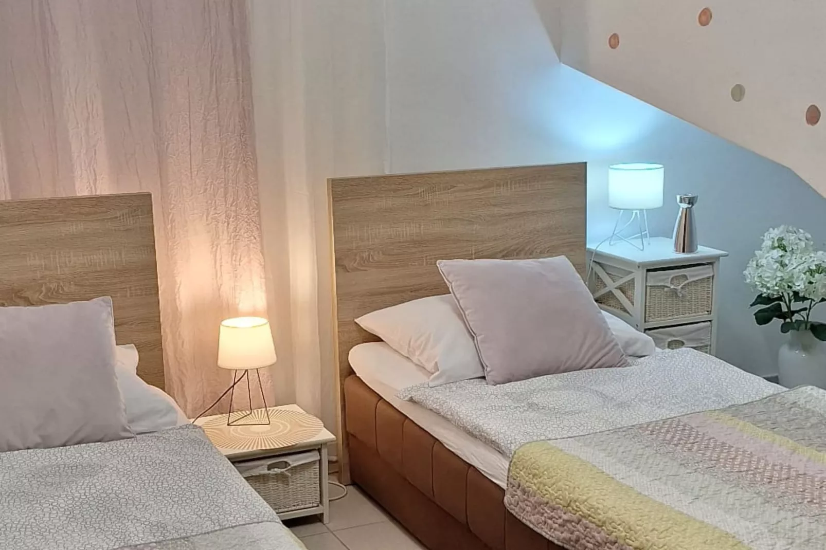 Apartment Cvita & Roza - Two Bedroom apartment with Terrace (Cvita) (A2)-Slaapkamer