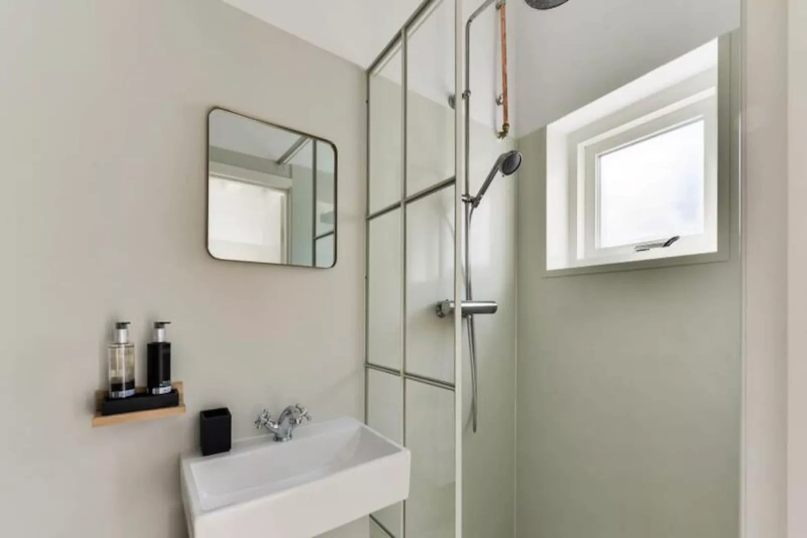 Villa Loft Apartment With Light Garden Room-Niet-getagd