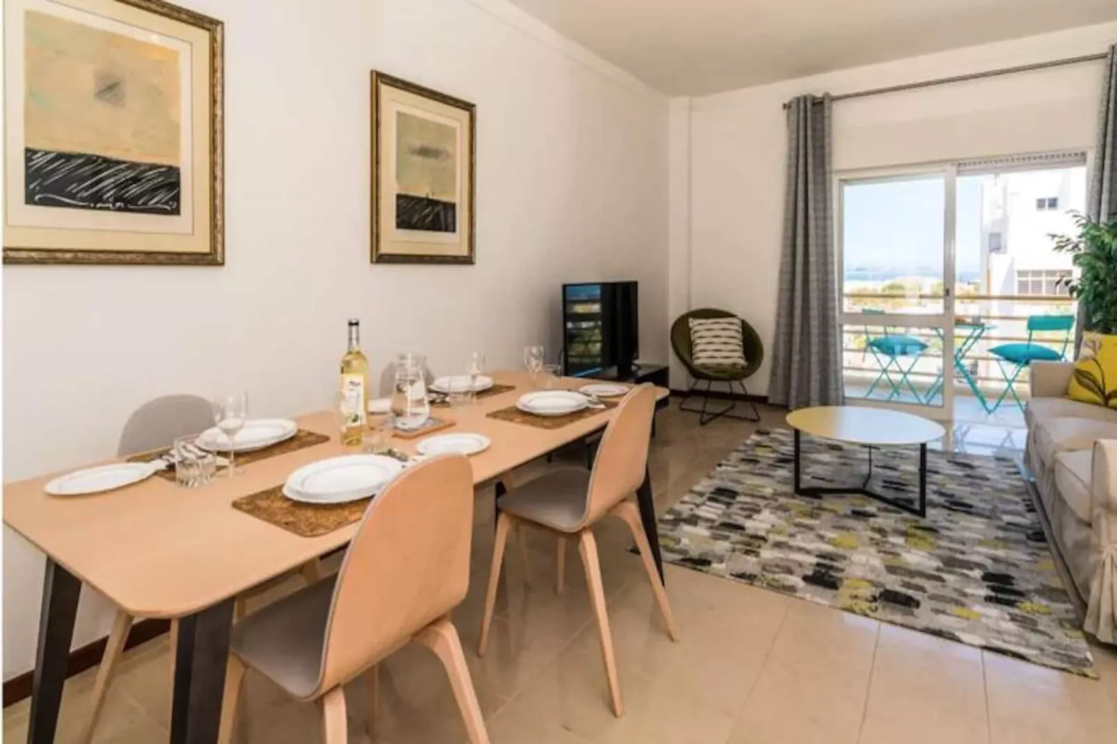 Sunny Seaside Escape-Niet-getagd