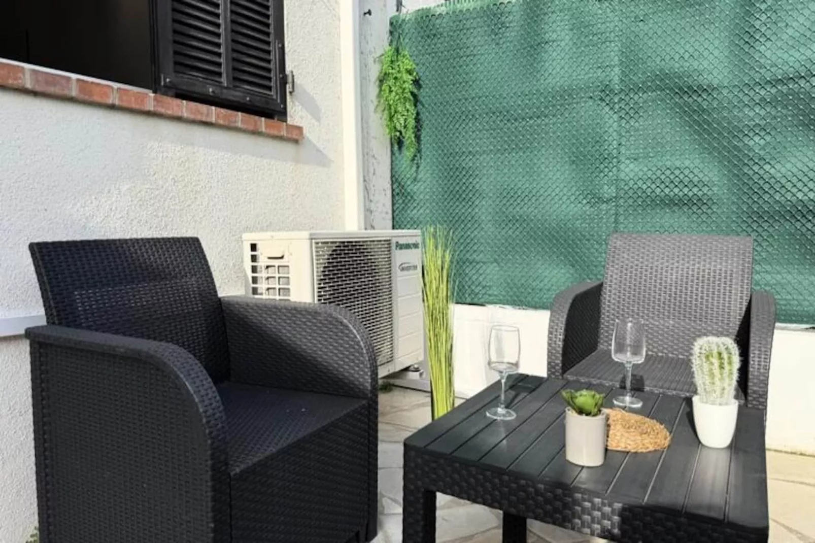 06cp - Beau T2 Super équipé Avec Terrasse-Niet-getagd