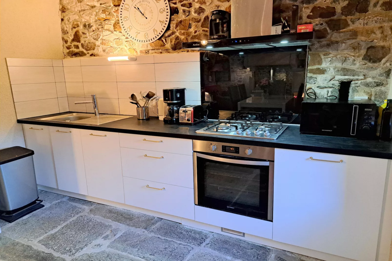 Granitsteinhaus in Guimaëc-Keuken