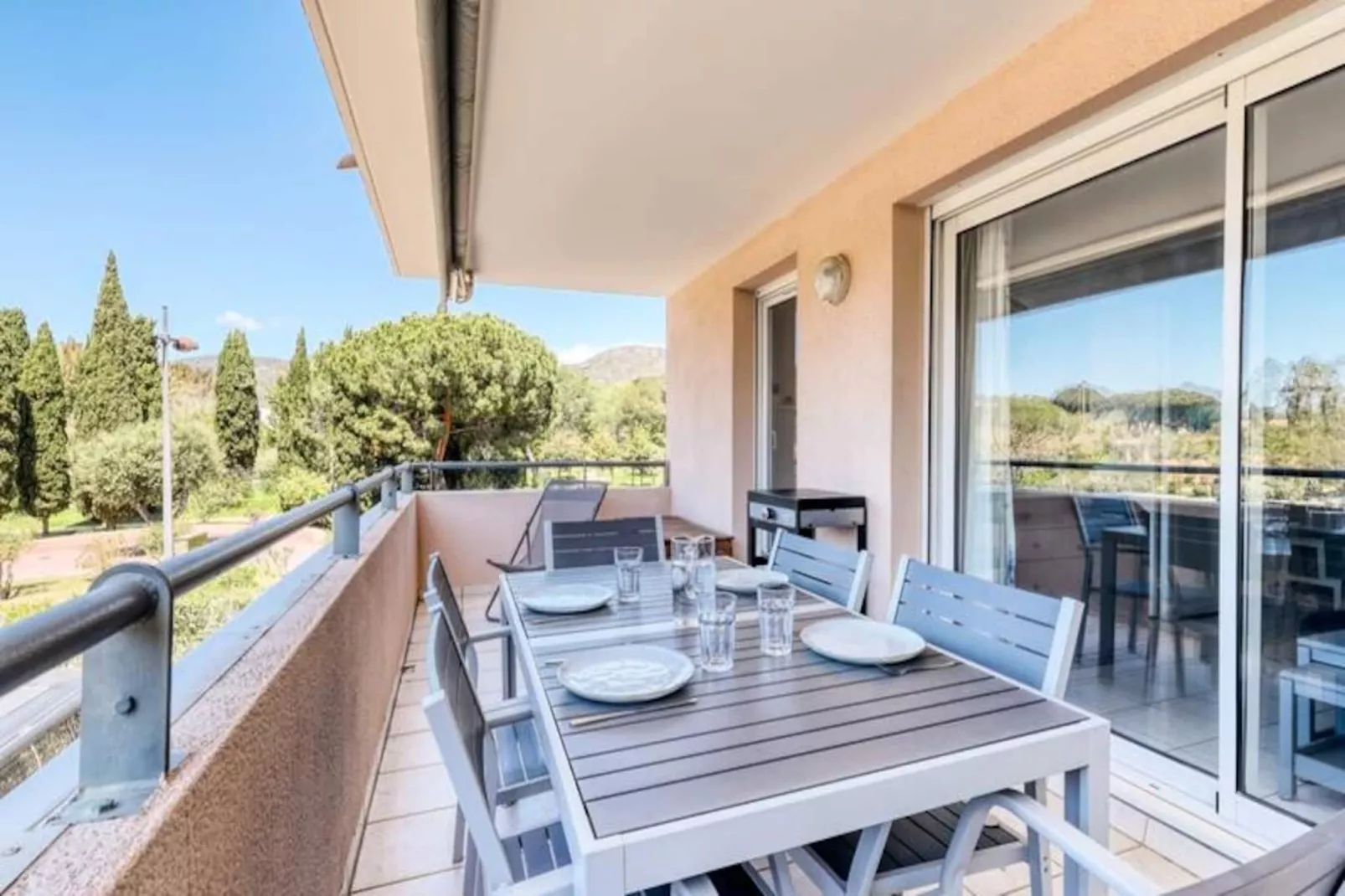 Résidence T2 Au Lavandou - R&eacute;sidence Avec Piscine-Niet-getagd