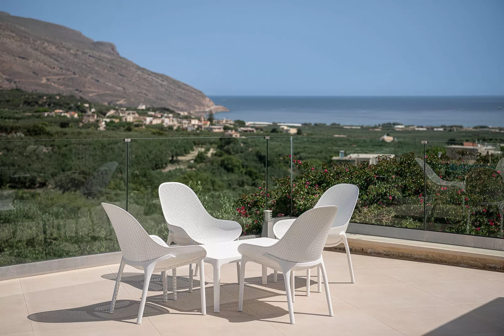 Villa Aloni 7prs-Terrasbalkon