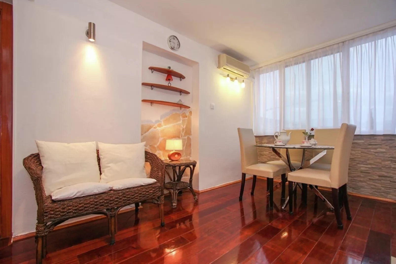 Hektorovic place-Eetkamer