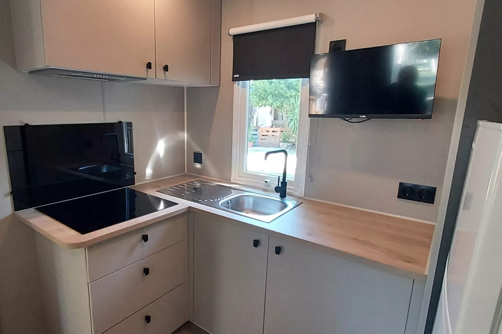 Camping Marina 3B // Mobile Home 5 Pax MH1-Keuken