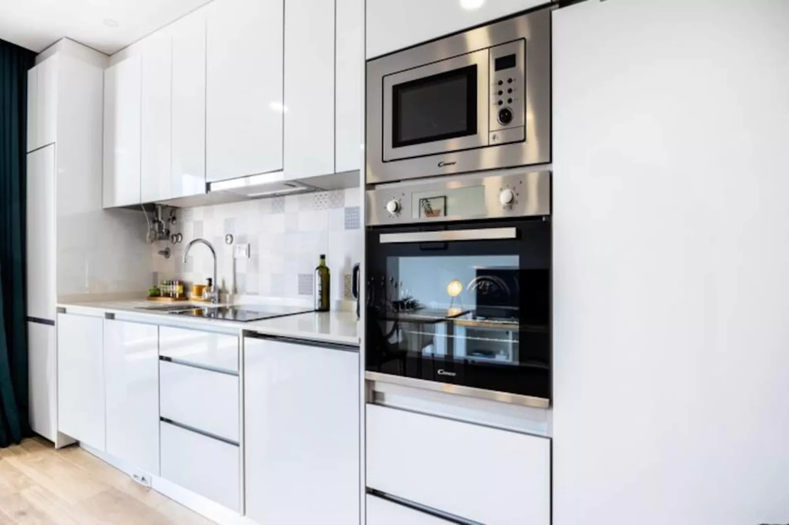 The Kuuyi Suite - Burgau-Niet-getagd