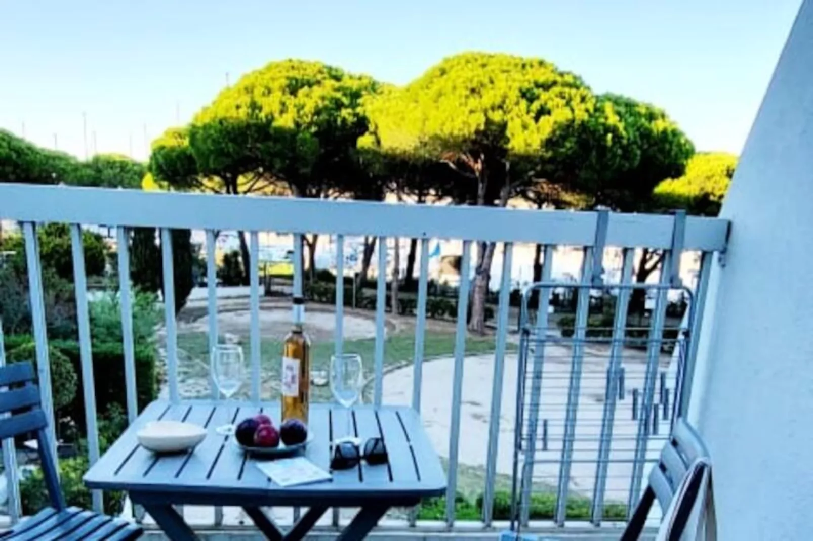 Résidence La Croisi&egrave;re : Vue Sur Les Bateaux, Balcon, R&eacute;nov&eacute;, Climatis&eacute;, Parking, .-Niet-getagd