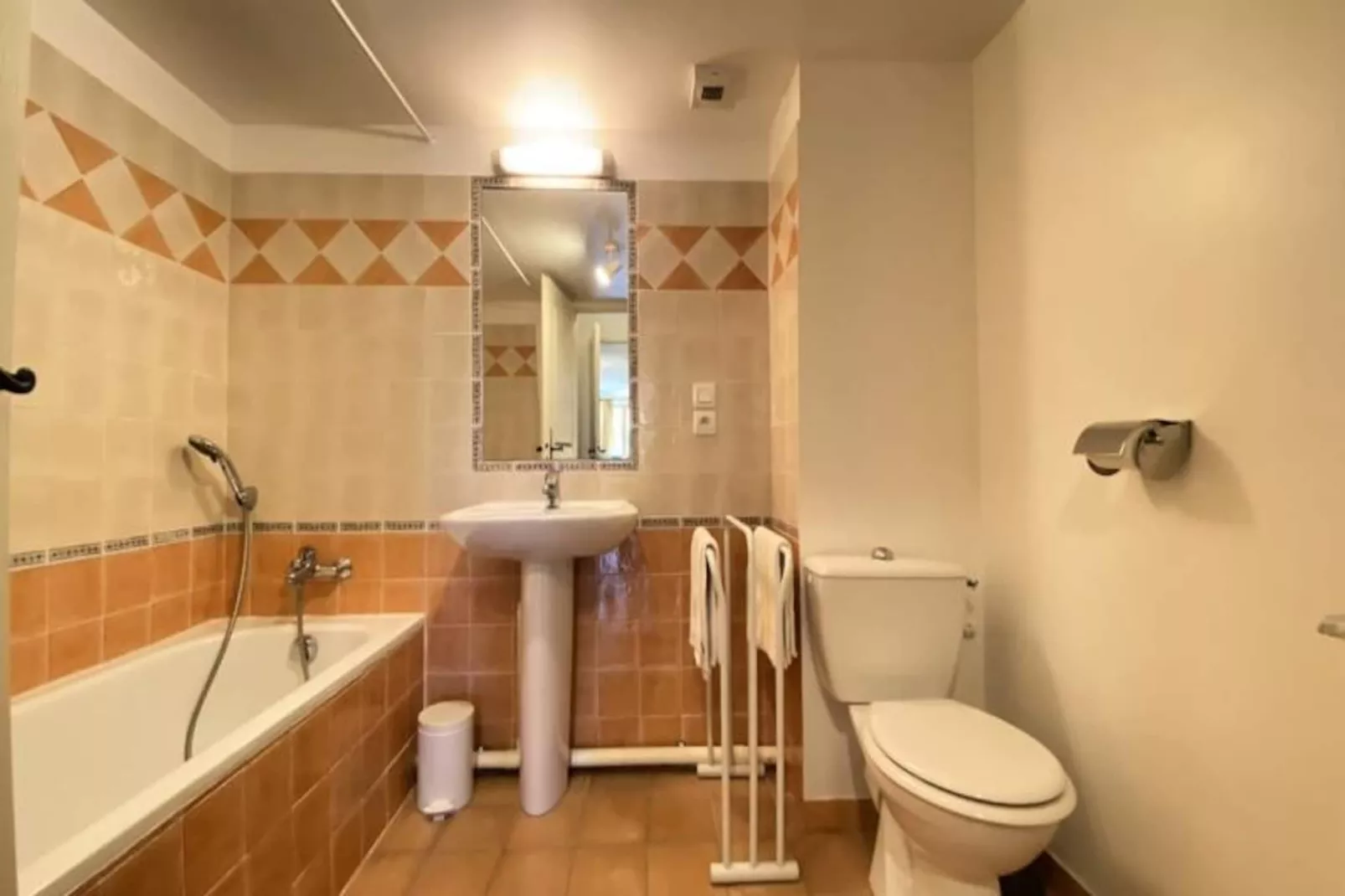 04b5 : Beau Studio Dans Un Mas Proven&ccedil;al - Piscine-Niet-getagd