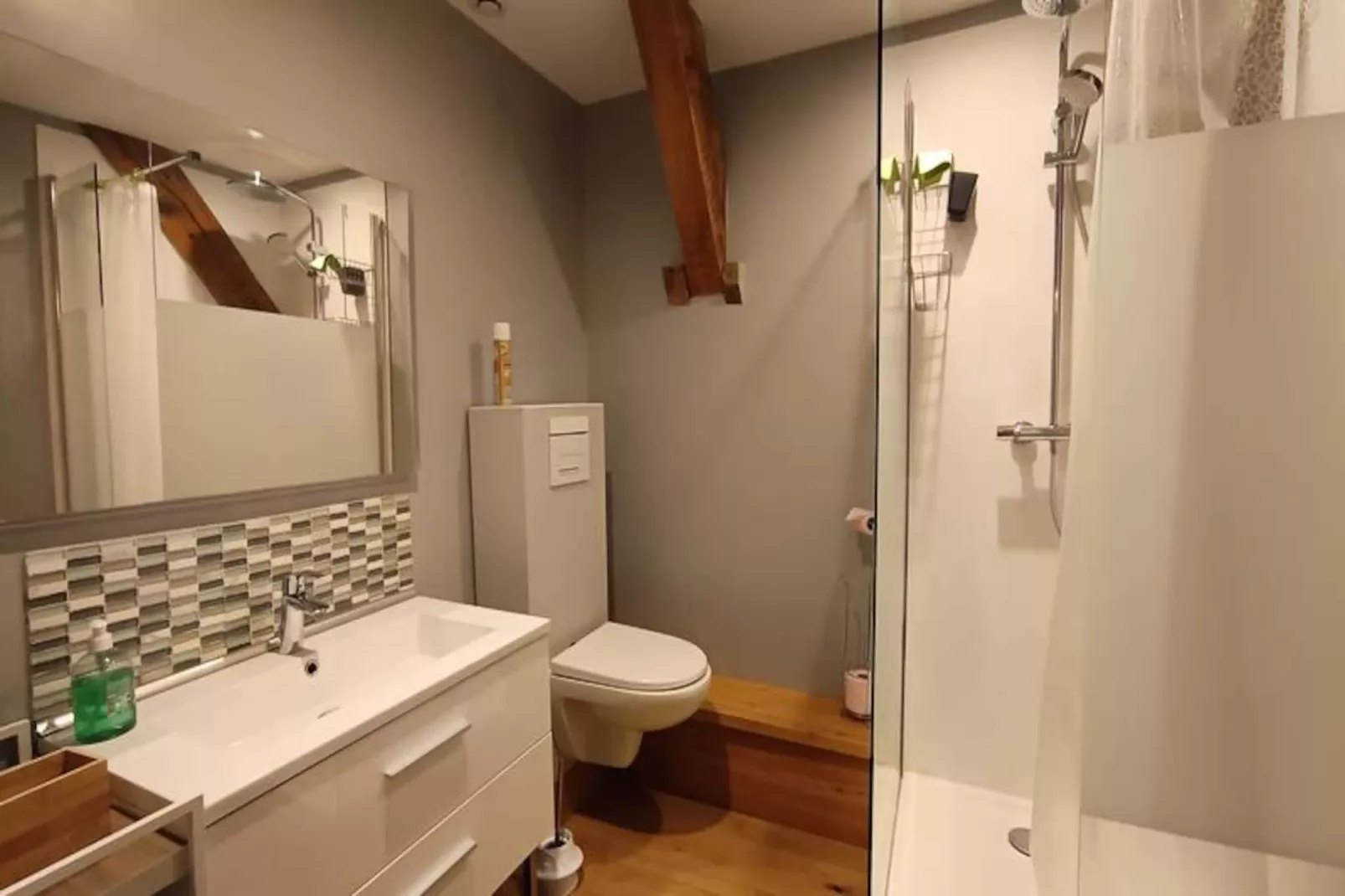 Résidence Maison Bleue Charrette-Niet-getagd