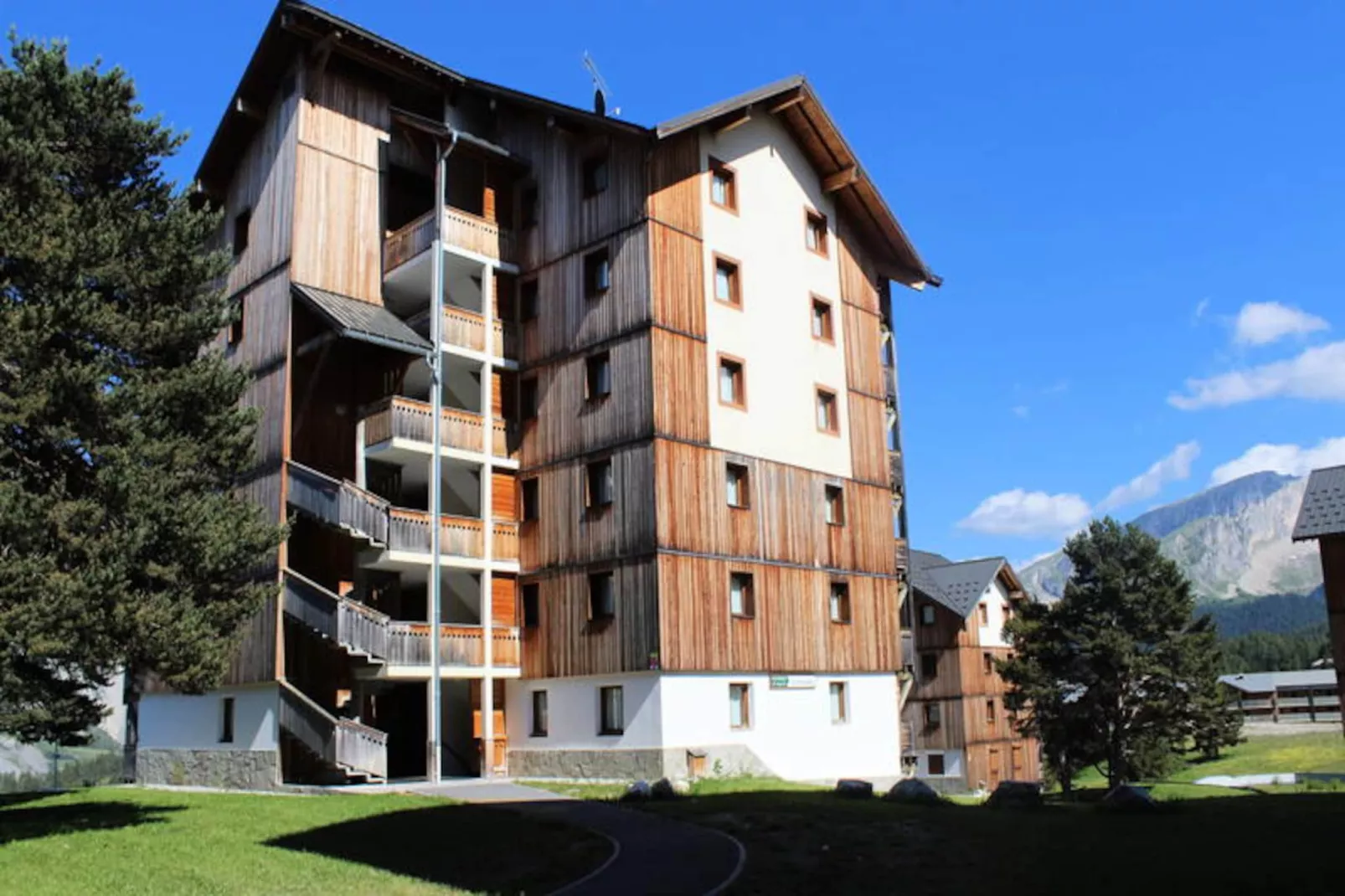 Les Chalets De Superd Heliantheme-Niet-getagd