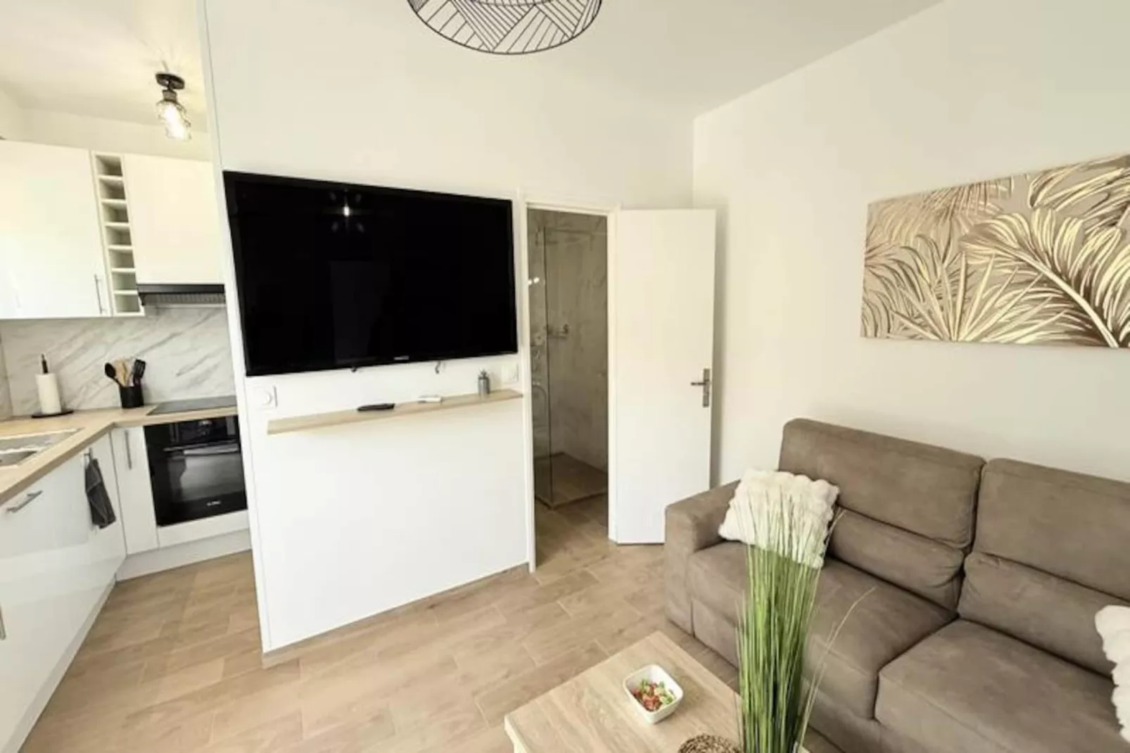 06cp - Beau T2 Super équipé Avec Terrasse-Niet-getagd