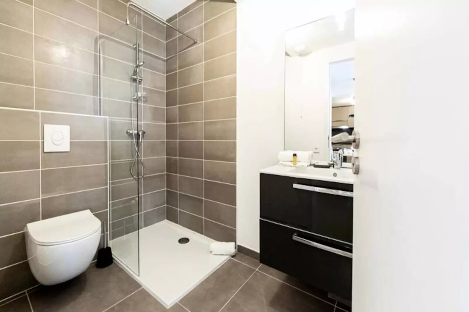 Résidence Reibaud 1 T3 Avec Ac, Parking Et Piscine-Niet-getagd