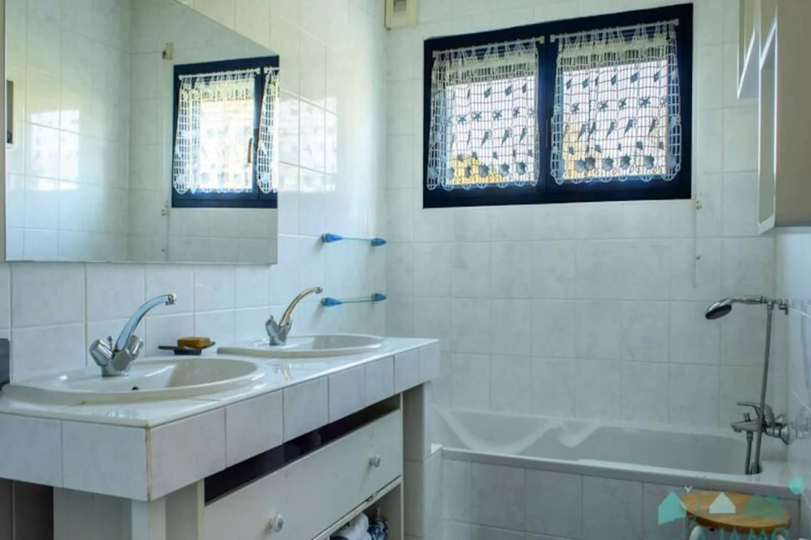 Résidence 305-frehel-Niet-getagd