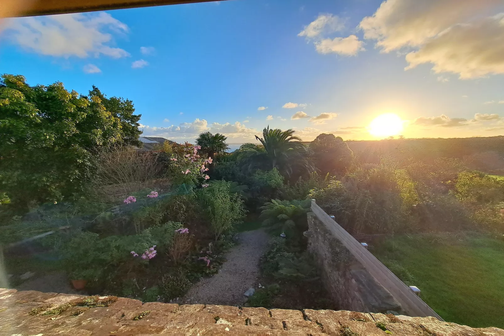 Granitsteinhaus in Guimaëc-Uitzicht winter