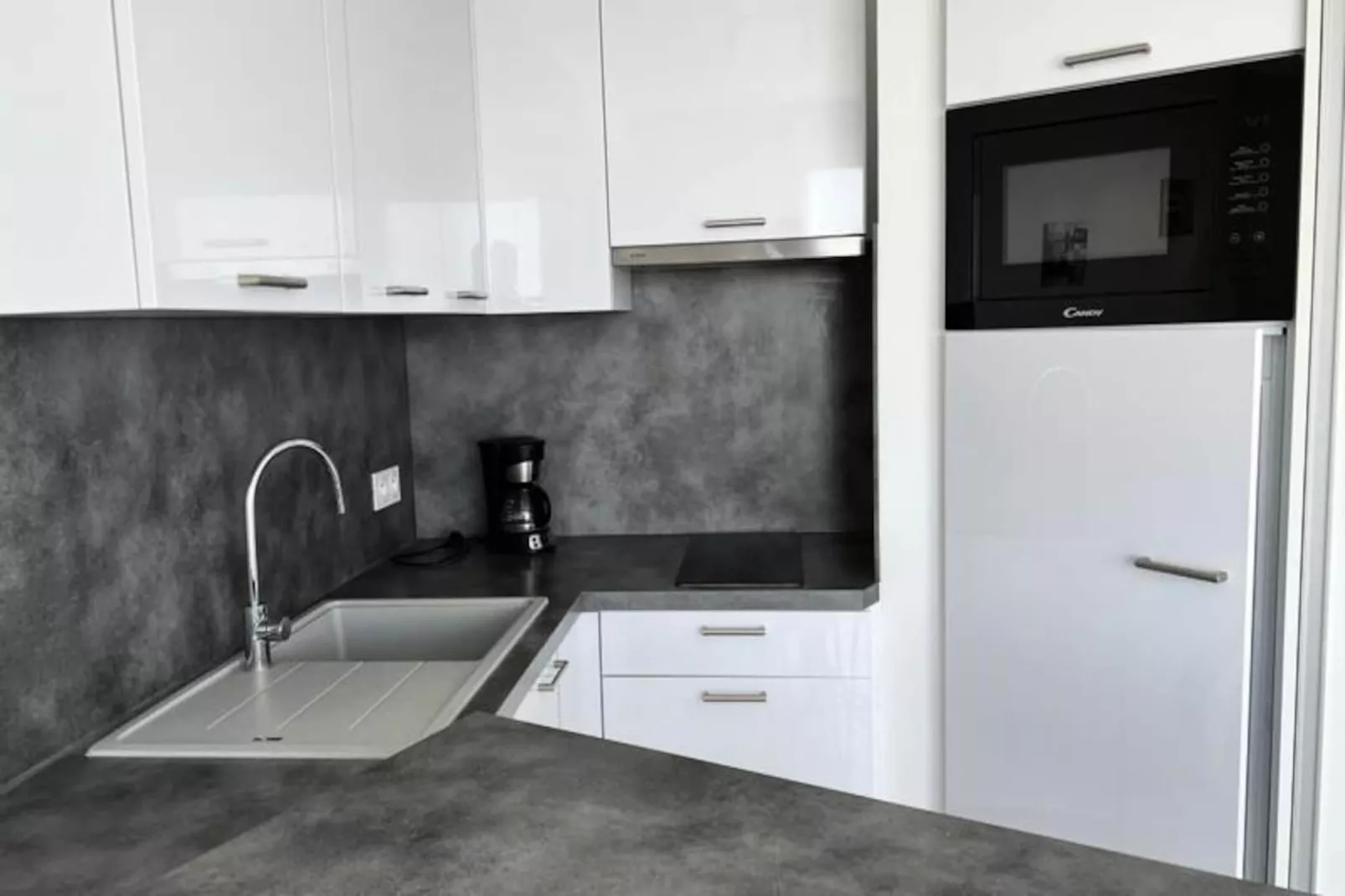 Résidence Les Pieds Dans Le Sable:  Appartement Vue Mer 1 Chambre 1 Cabine-Niet-getagd