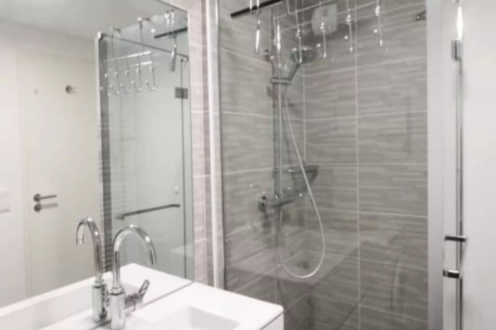 T3 Neuf, Clim, Terrasse & Garage &agrave; 2 Pas Du Lac-Niet-getagd