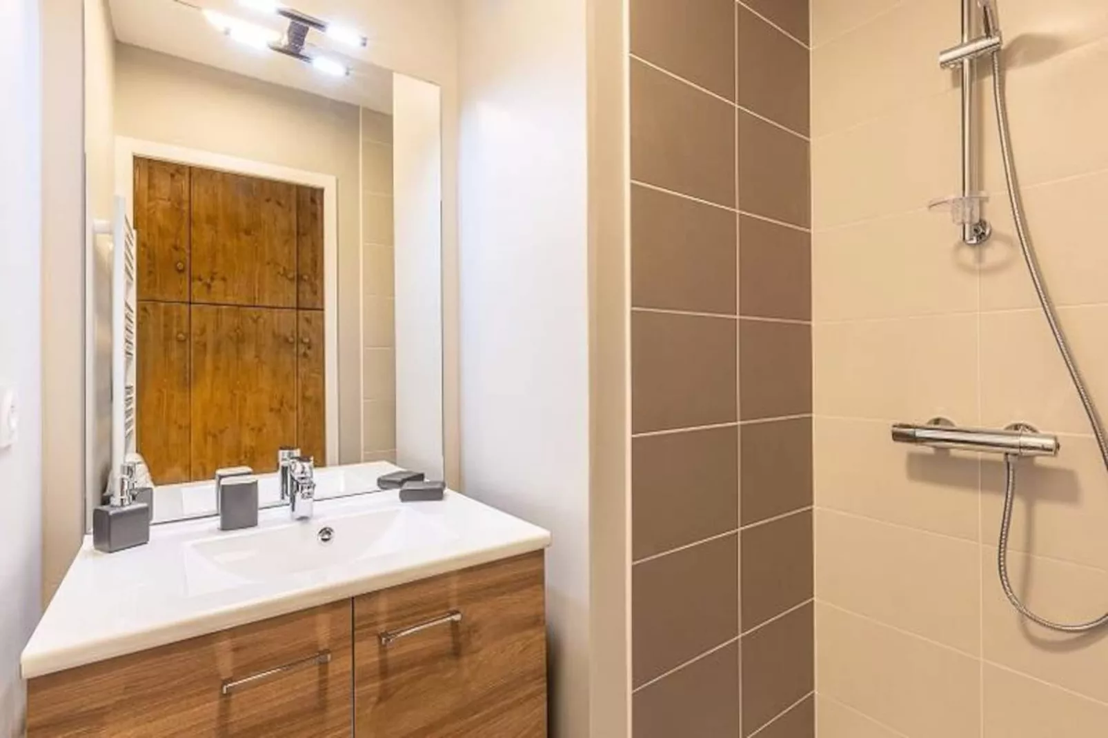 Résidence Lodges 1970-Niet-getagd