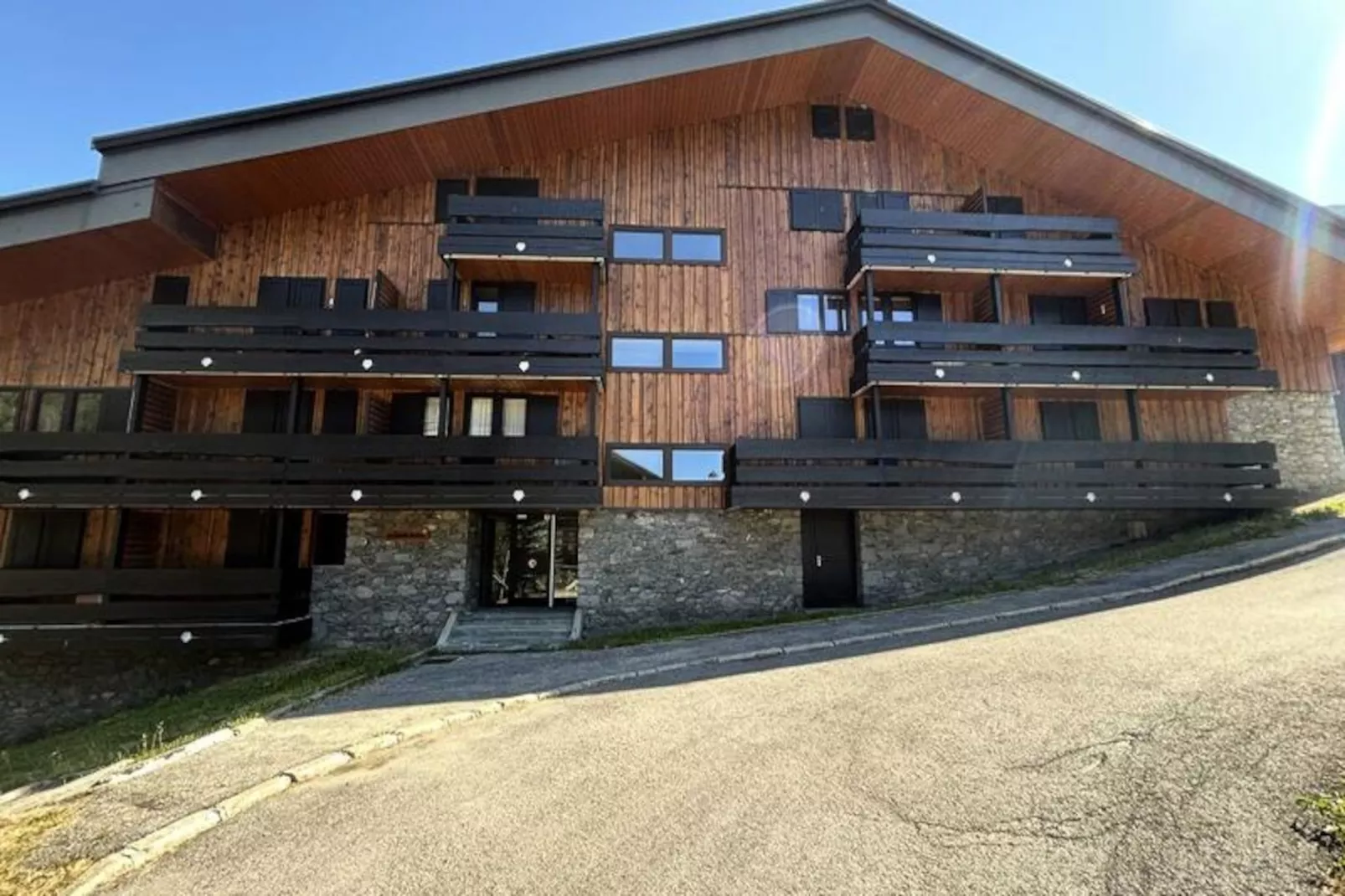 Résidence Grande Rosiere-Niet-getagd