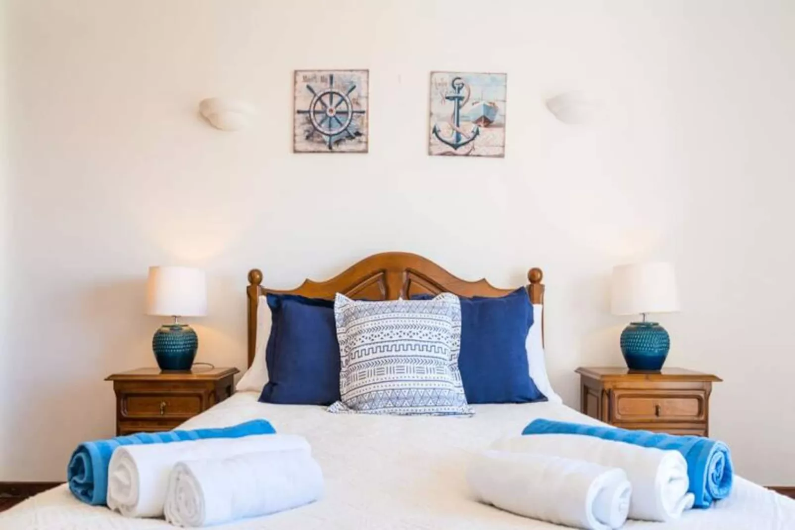 Sunny Seaside Escape-Niet-getagd