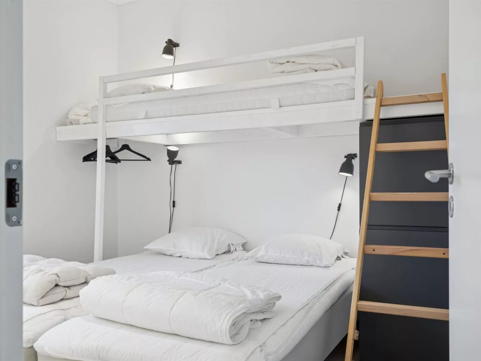 "Emelina" - 300m from the sea-Binnen