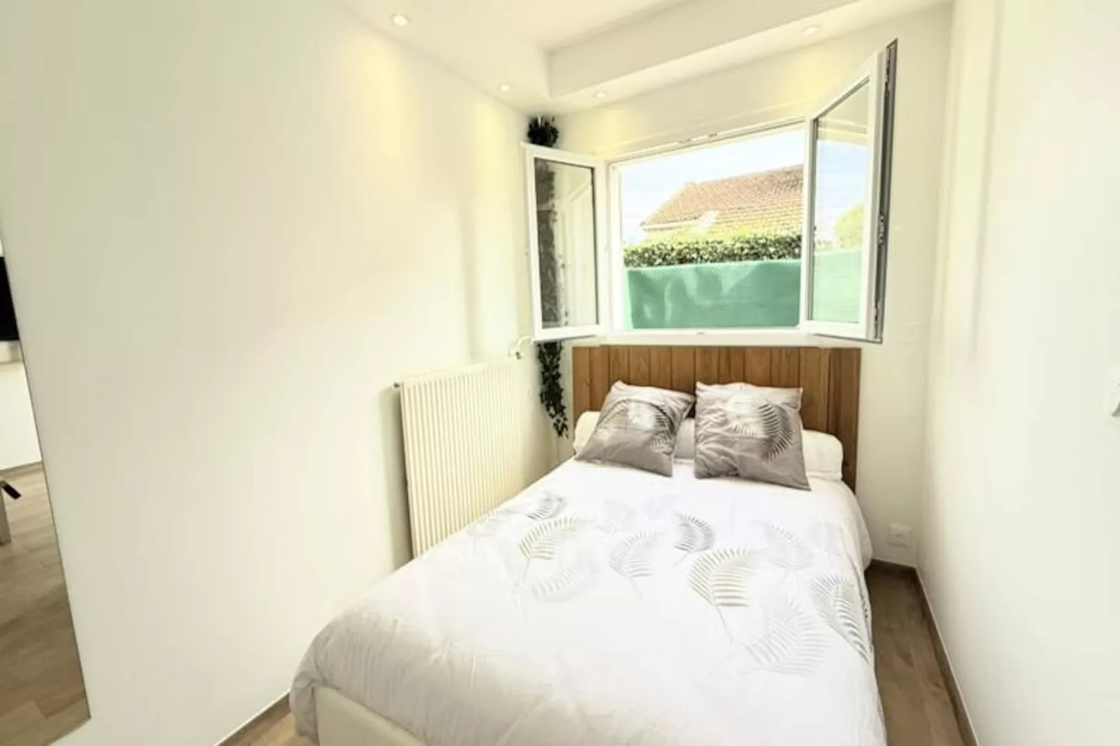 06cp - Beau T2 Super équipé Avec Terrasse-Niet-getagd